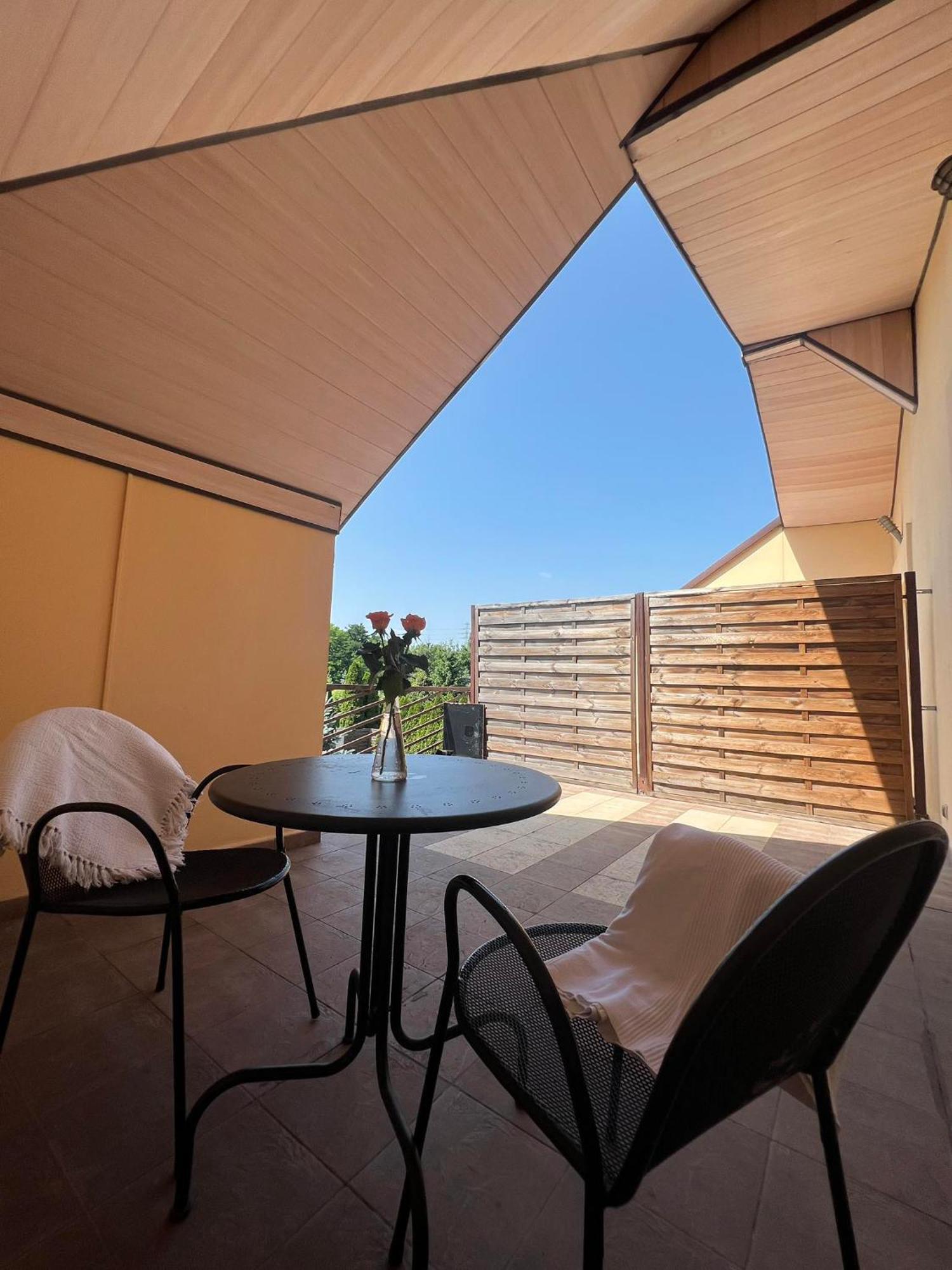 Bedrooms 3 Maja 15A Лодзь Экстерьер фото