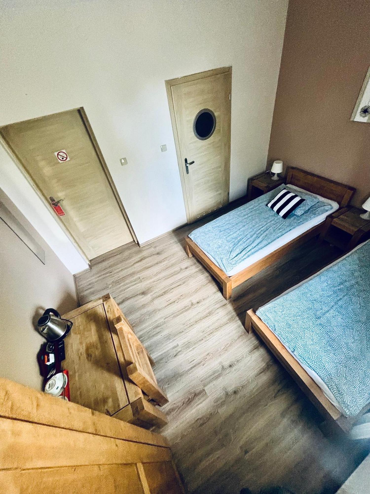 Bedrooms 3 Maja 15A Лодзь Экстерьер фото