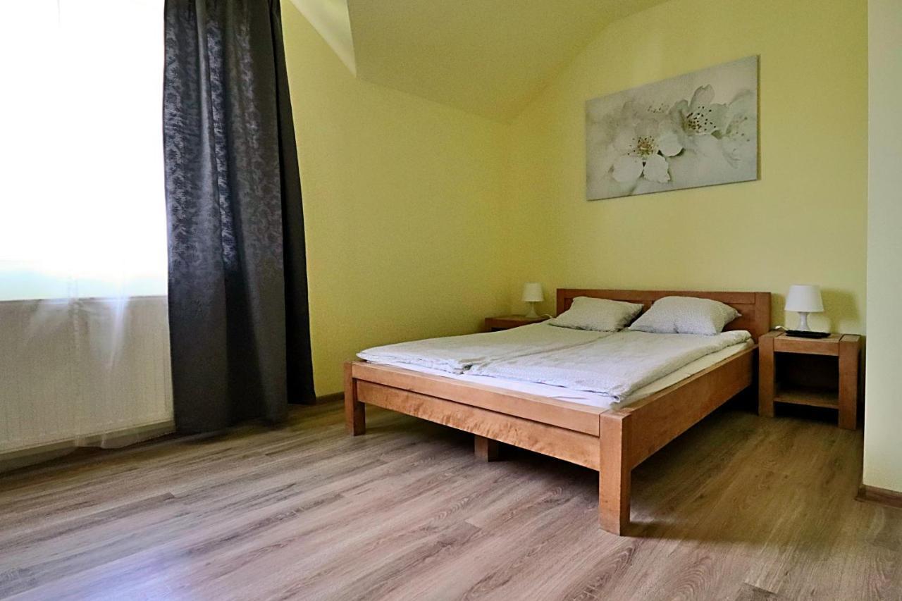 Bedrooms 3 Maja 15A Лодзь Экстерьер фото