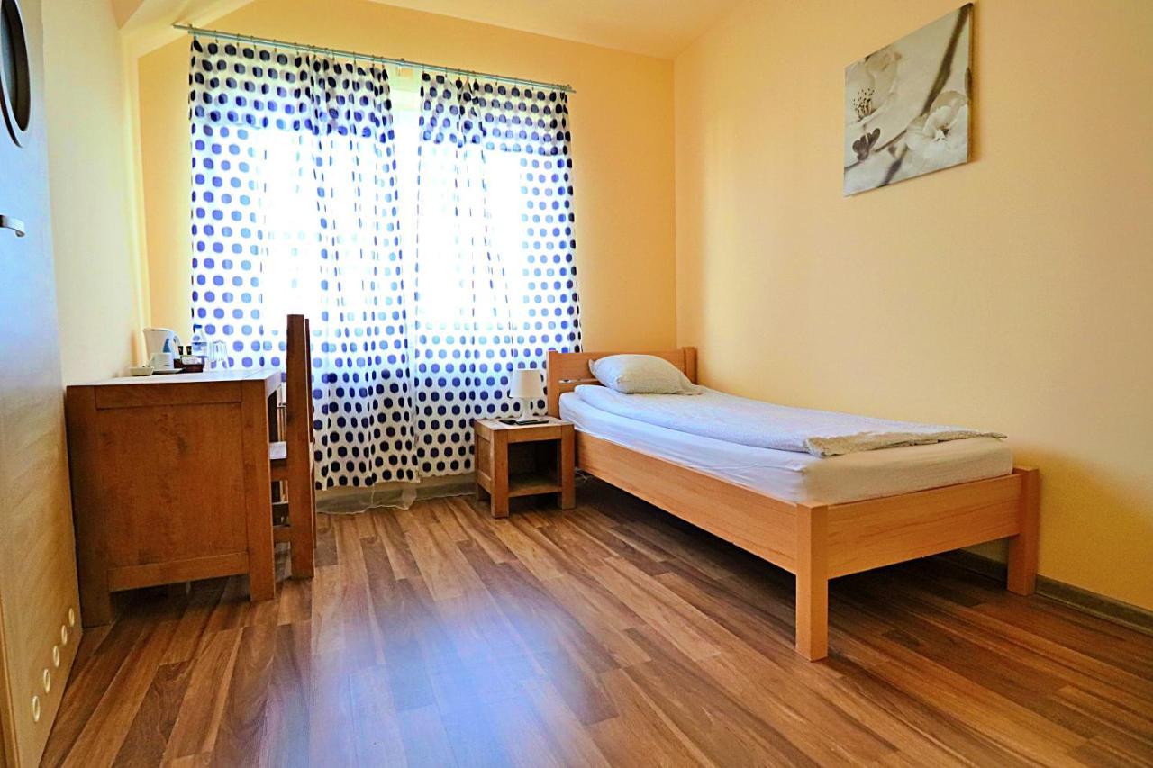 Bedrooms 3 Maja 15A Лодзь Экстерьер фото